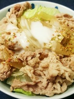 簡単美味!フレンチドレッシングサラダ豚丼-レシピのメイン写真