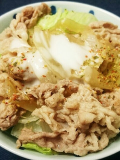 簡単美味!フレンチドレッシングサラダ豚丼-レシピのメイン写真