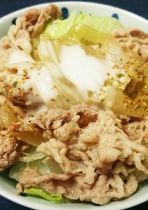簡単美味！フレンチドレッシングサラダ豚丼-レシピのメイン写真