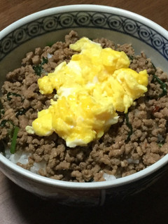雑な男料理:合挽きミンチとニラの丼!!-レシピのメイン写真