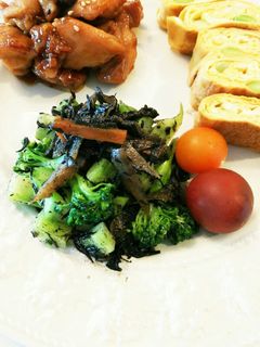 お弁当 ひじきの煮物とブロッコリーの和物-レシピのメイン写真