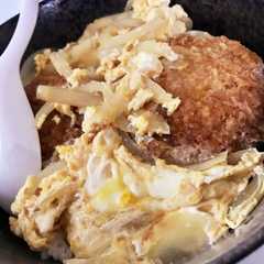 รูปของ 残り物で！！メンチカツ卵とじ丼！！