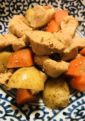 鶏肉とにんじん・じゃがいもの甘煮-レシピのメイン写真