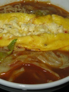 卵とチーズでとろとろ辛ラーメン-レシピのメイン写真