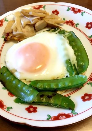 朝食に♫サヤエンドウの巣ごもり卵-レシピのメイン写真