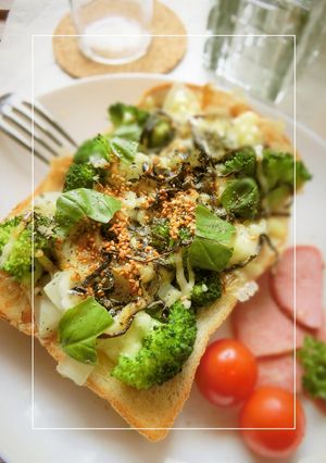 バジル香る❀ブロ・新玉葱和トースト-レシピのメイン写真