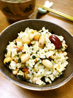 豆とナッツのわかめご飯-レシピのメイン写真