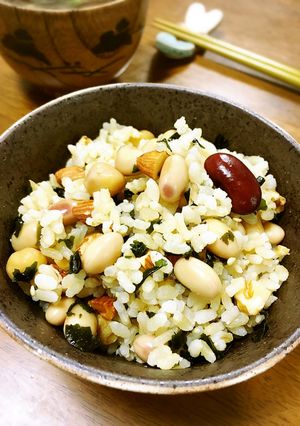 豆とナッツのわかめご飯-レシピのメイン写真