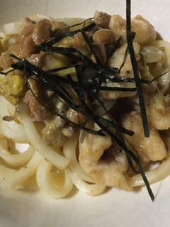 マーボー風味の鶏焼きうどん 納豆のせ-レシピのメイン写真