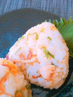 みょうがと天かすのおにぎり-レシピのメイン写真