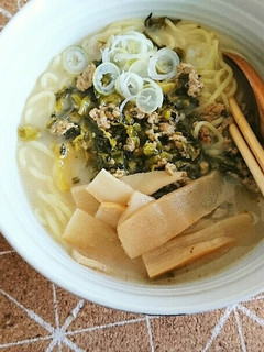 意外?!とんこつラーメンに「高菜炒め」-レシピのメイン写真