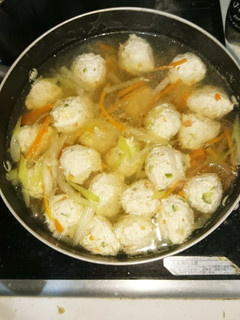 煮込んでもふわふわ☆鶏団子と春雨のスープ-レシピのメイン写真
