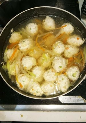 煮込んでもふわふわ☆鶏団子と春雨のスープ-レシピのメイン写真