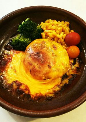 市販ハンバーグを二種のチーズで美味しく！-レシピのメイン写真