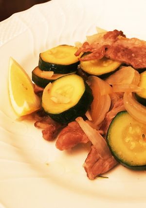 ヘルシオで簡単★豚肉とズッキーニの炒め-レシピのメイン写真