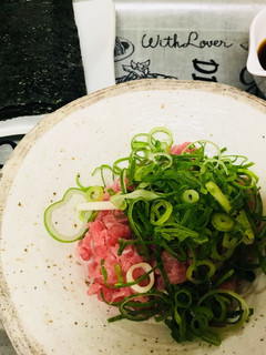 超簡単おつまみ☆まぐろのタタキ海苔巻き-レシピのメイン写真