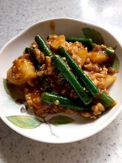 ニンニクの芽とジャガイモのそぼろ炒め-レシピのメイン写真