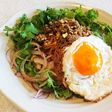 パクチーたっぷりふるるビビン冷麺