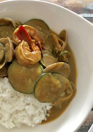 魚貝とズッキーニの白ワインカレー -レシピのメイン写真
