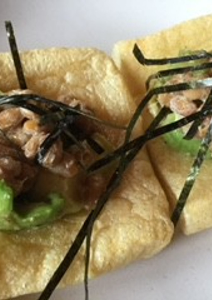 油揚げの上でアボガド納豆のこんがり焼き-レシピのメイン写真
