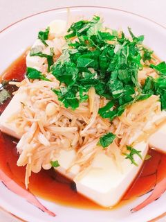 梅&麺つゆで食べる炒めたエノキde冷奴-レシピのメイン写真