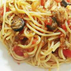 รูปของ サバ缶とオリーブのにんにくトマトパスタ❤