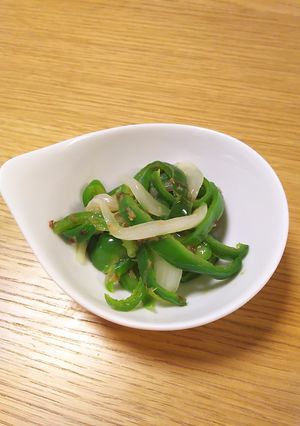 ごま油とおかか香るピーマンと玉ねぎ炒め-レシピのメイン写真