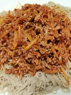 ビビン冷麺豚挽き肉もやし炒めをのせて-レシピのメイン写真