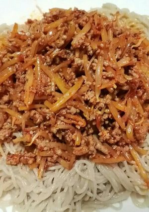 ビビン冷麺豚挽き肉もやし炒めをのせて-レシピのメイン写真