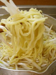 最近の冷凍ラーメン+もやし-レシピのメイン写真