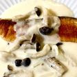 サーモンのきのこクリームソース添え