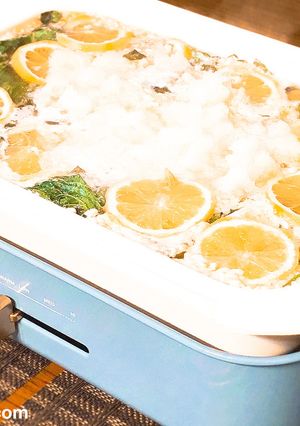 さっぱり！小松菜と鶏ももの塩麹レモン鍋-レシピのメイン写真