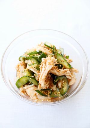 むね肉で【茹で鶏とキュウリのごま酢和え】-レシピのメイン写真