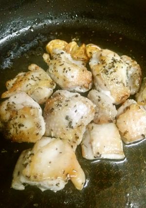 バジルたっぷり！鶏もも肉のハーブチキン-レシピのメイン写真