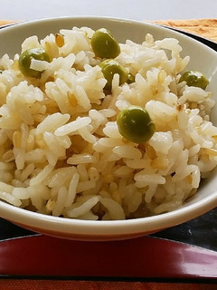 グリンピースと青発芽玄米の炊き込みごはん-レシピのメイン写真