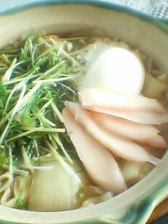 鍋焼きうどん 水菜 温泉卵 生姜をのせて-レシピのメイン写真