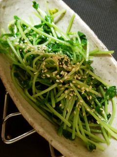 純正ごま油 濃口でシンプル豆苗塩炒め-レシピのメイン写真