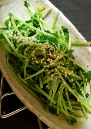 純正ごま油 濃口でシンプル豆苗塩炒め-レシピのメイン写真