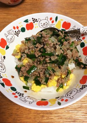子供がモリモリ食べる簡単ニラ玉丼-レシピのメイン写真