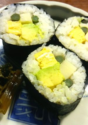 甘くない太巻き 蕨、新筍、アボカド-レシピのメイン写真
