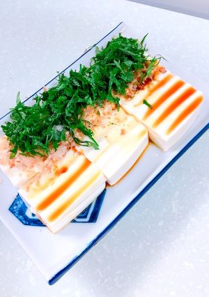 味もしみるかも♪冷奴を波柄包丁で切る-レシピのメイン写真