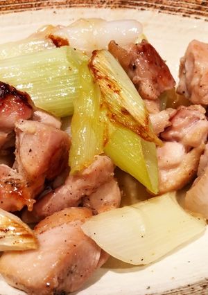 ふっくら！鶏もも肉とねぎの塩焼き-レシピのメイン写真