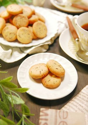 キャラウェイと粉チーズたっぷりクッキー-レシピのメイン写真