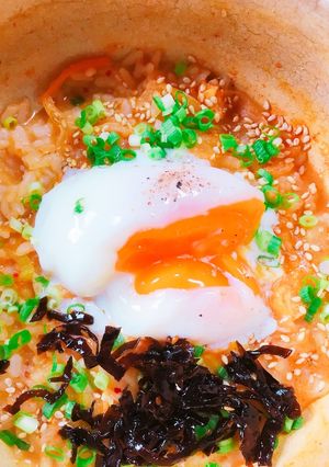 味噌汁で作る温泉卵のせキムチ雑炊。-レシピのメイン写真