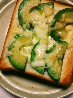 アボカドトースト-レシピのメイン写真