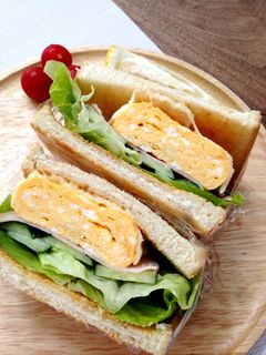 からしバターで厚焼き卵サンド♪-レシピのメイン写真