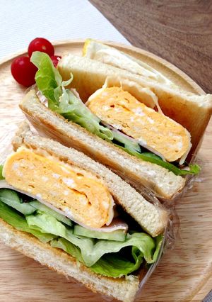 からしバターで厚焼き卵サンド♪-レシピのメイン写真