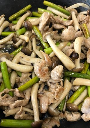 豚肉とニンニクの芽のガーリックバター炒め-レシピのメイン写真