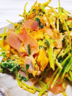 簡単あと1品☆豆苗とベーコンの卵とじ-レシピのメイン写真