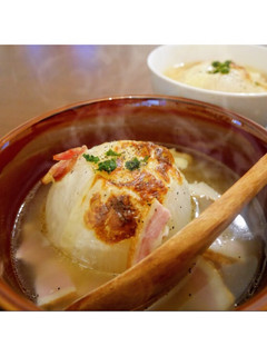 圧力鍋で丸ごと玉葱!簡単オニオンスープ-レシピのメイン写真